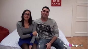 غادر زوجان رومانيان إلى إسبانيا لإجراء محادثة فيديو